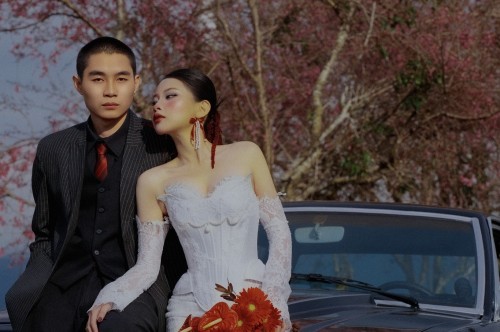 Dreamer Wedding lưu giữ bằng những thước ảnh đậm chất điện ảnh. { post.featured_image.description != null ? post.featured_image.description : post.featured_image.filename }}